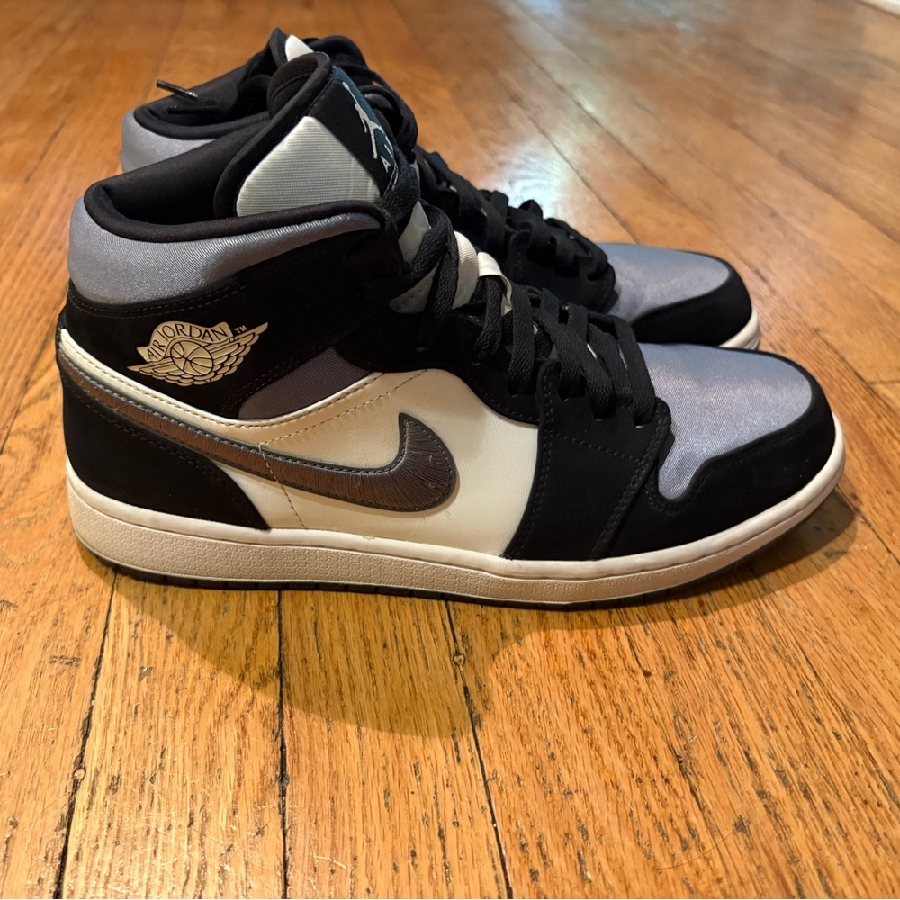 2020 Air Jordan 1 Mid SE 'Satin Smoke Grey